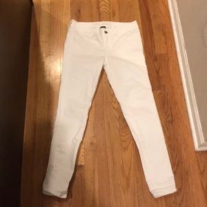 Never worn American Eagle super stretch jeans